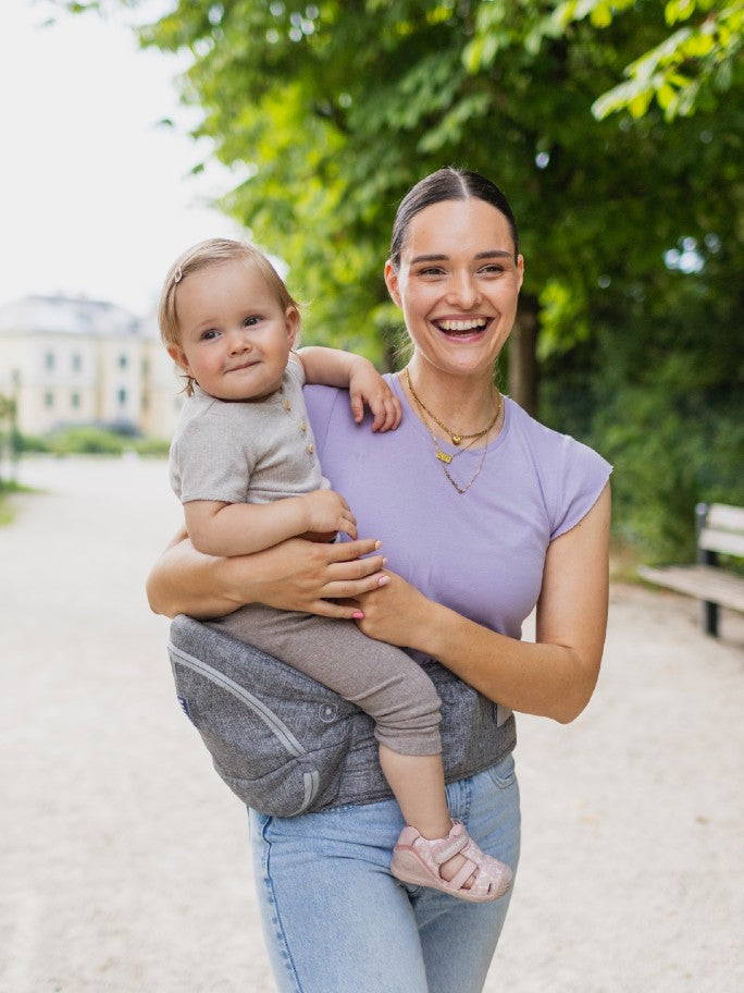 Hip Carriers for Toddlers: What they are and are they worth it?