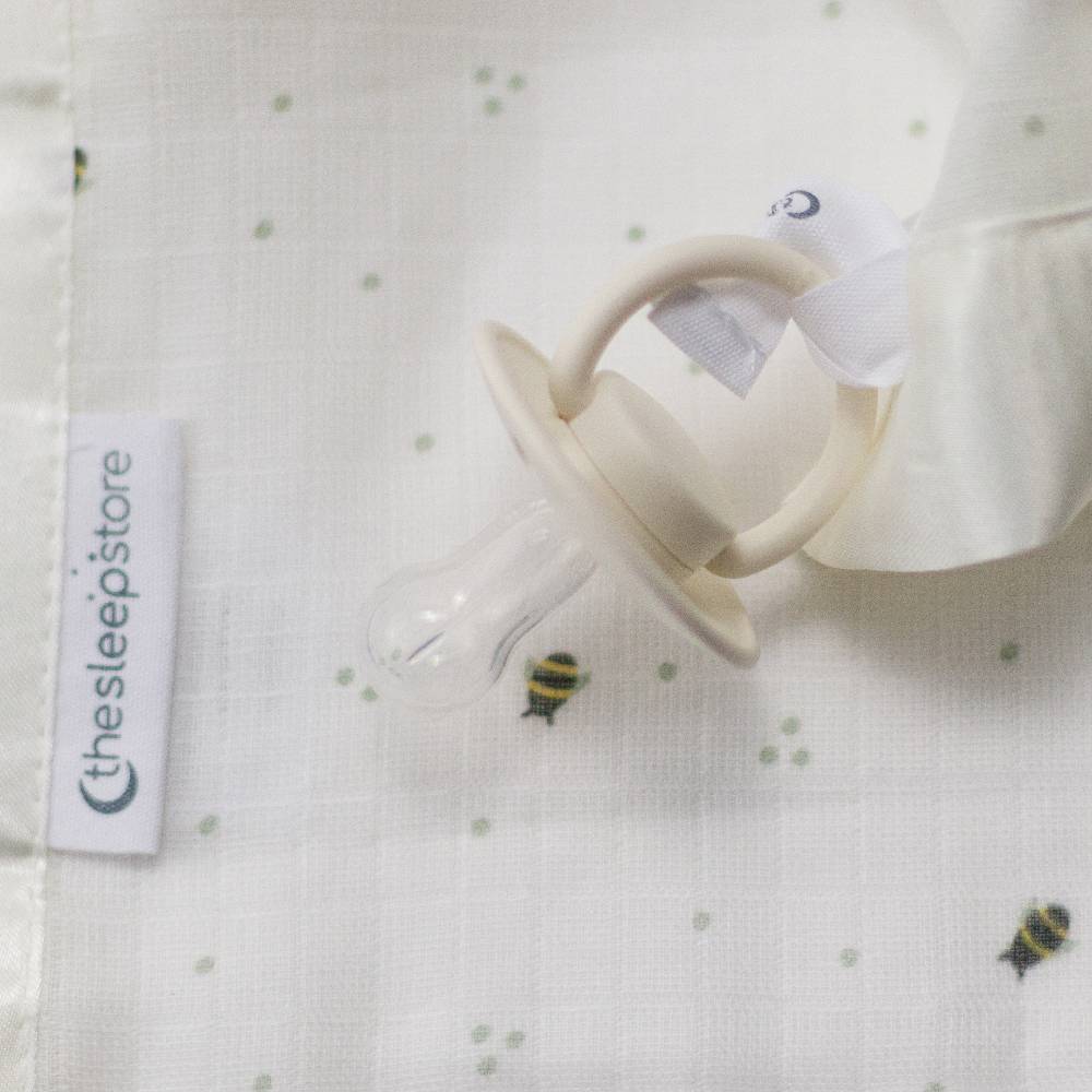 Pacifier attached the cotton muslin comforter