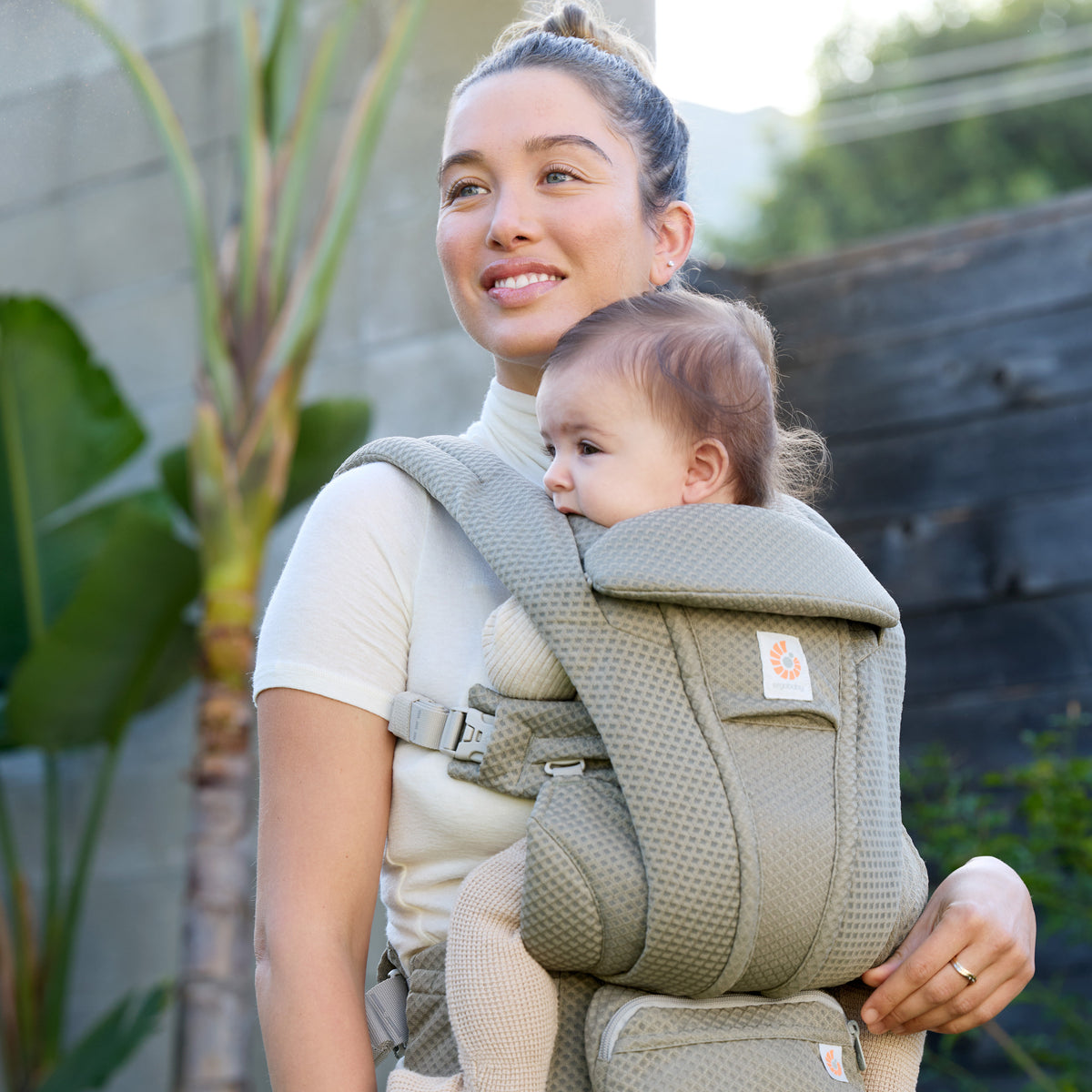 Omni Deluxe All-in-One Baby Carrier - Soft Olive Mesh