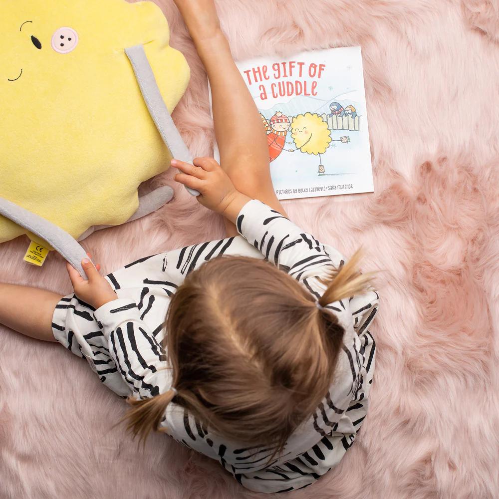 The Gift of a Cuddle - Paperback Book