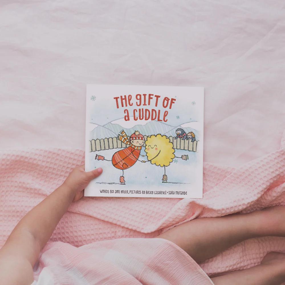 The Gift of a Cuddle - Paperback Book