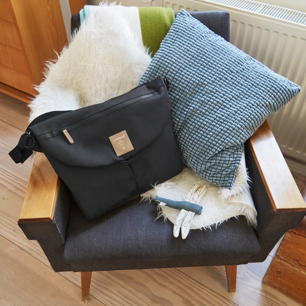 Manu Messenger Nappy Bag - Black
