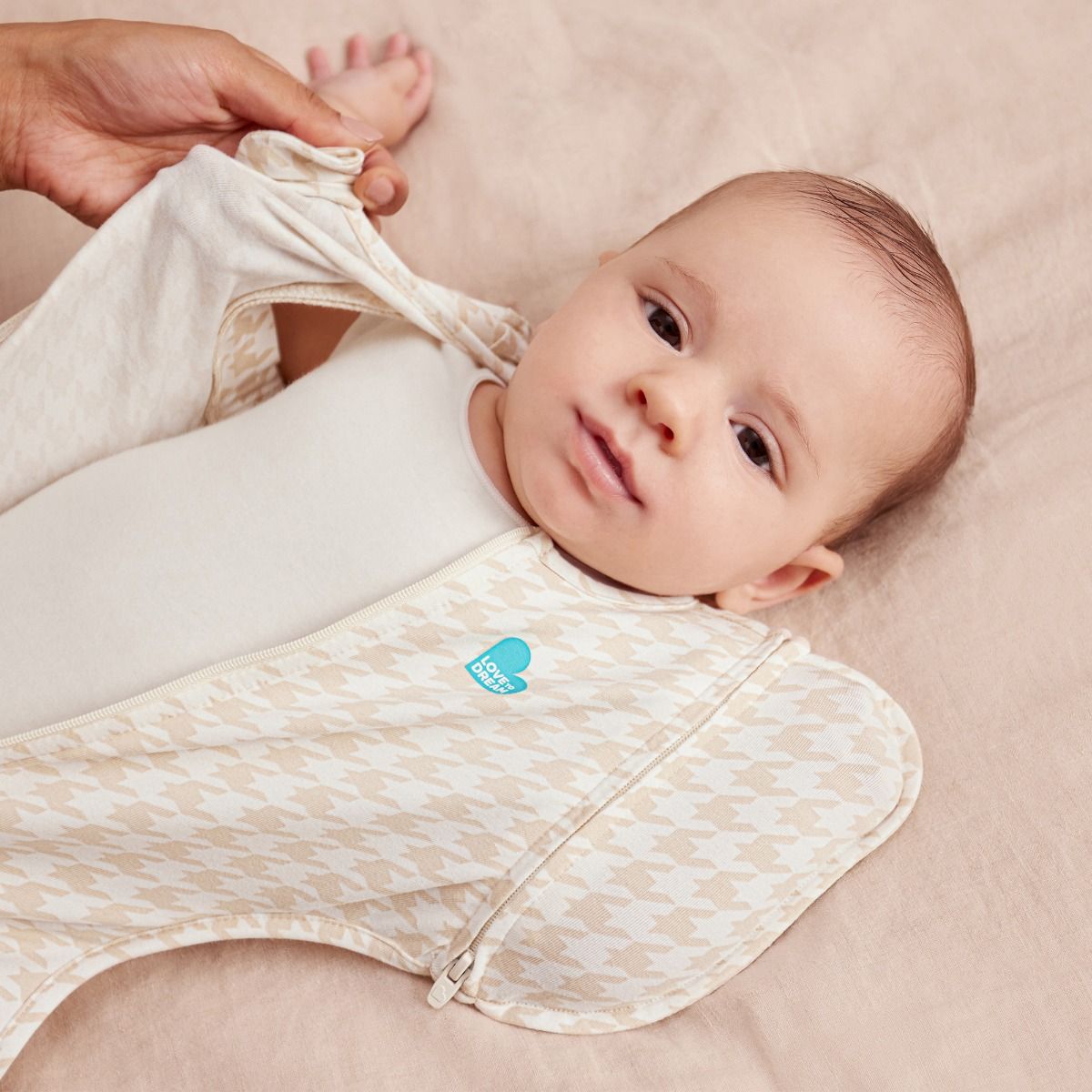 1.0 tog Swaddle Up Transition Bag - Houndstooth Tan