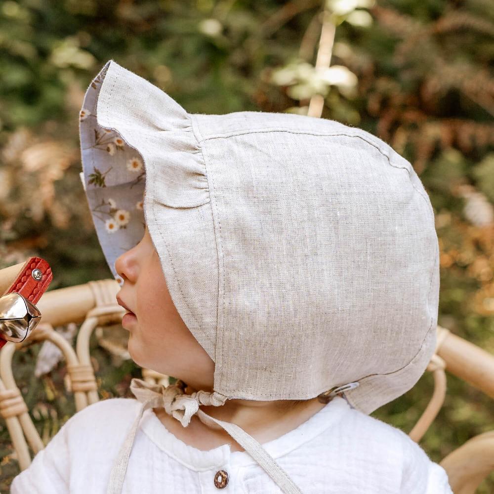 Ruffle Searcher Reversible Bonnet - Daisy